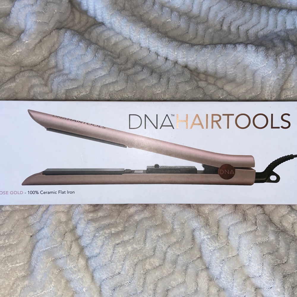 DNA HAIRTOOLS straightener in color rosegold